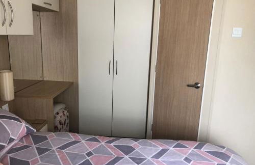 Seaside 2-Bed Caravan Retreat - Sleeps 6 & Parking - Foto 23