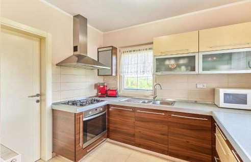 Amazing Home In Krizevci - Photo 8