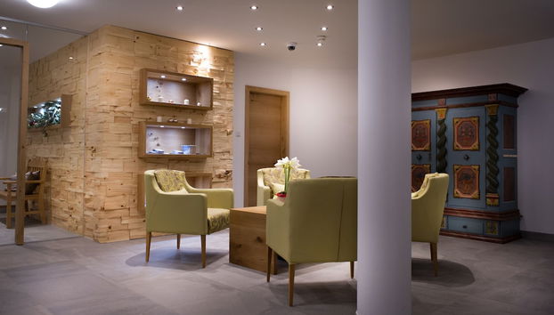 Coin salon dans le hall