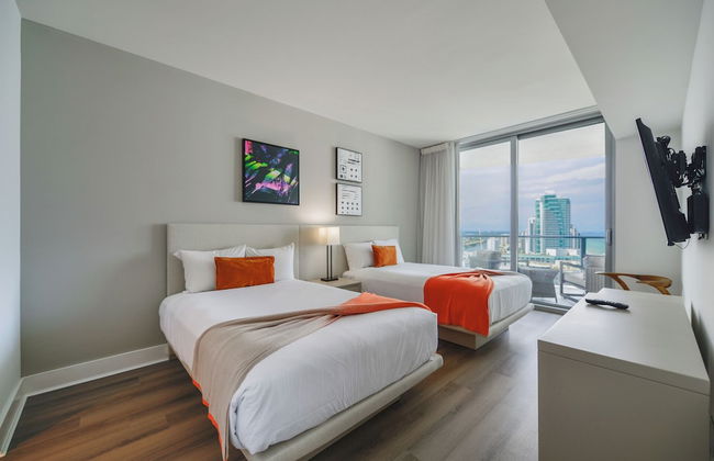 Fantastic 2BR Condo at Hollywood - Photo 8