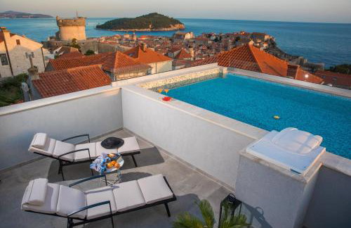 Royal Fort - The View Rooftop pool - Photo 26