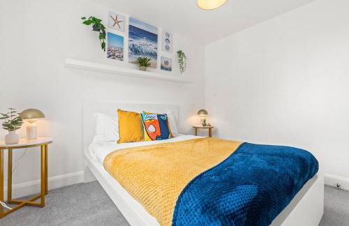 Spacious 3-Bed Home, Parking, Garden, Sleeps 7 - Foto 8