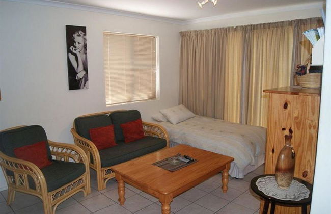 Serengeti Self Catering Units - Photo 8
