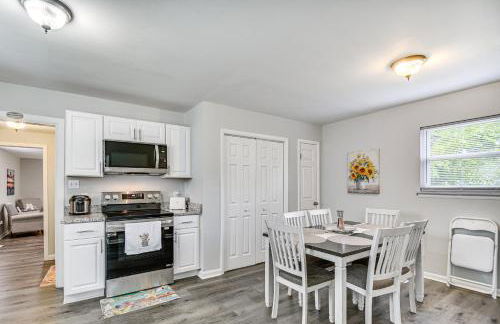 1 Mi to Beach Home with Patio and Grill in Hampton! - Foto 8