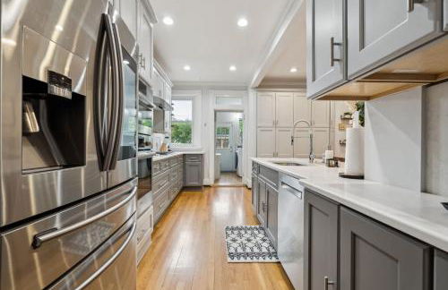 Fan District Charm 4BR Retreat Walk to Carytown - Foto 28