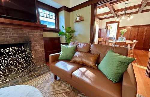 *Boho Bungalow-King-Backyard-Full Kitchen-W/D* - Foto 2