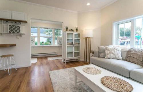 Luxurious 5 BR Home in the Heart of Sylvan Beach - Foto 12