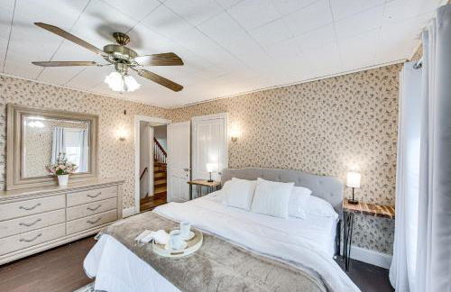 Pet and Family Friendly! Home with Fenced Yard and Deck - Foto 13