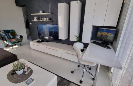 Laura Exclusive, dizajnerski uređen stan, izvrsno opremljen, self check-in - Foto 40