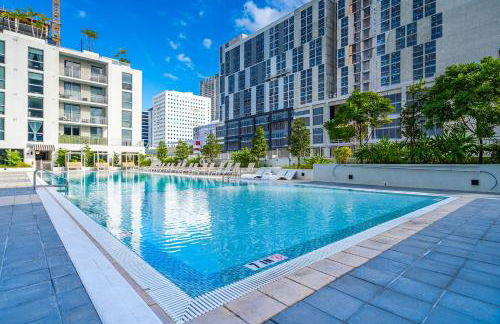 Miami Magic Vibrant 2 Bedroom with Free Parking - Photo 33