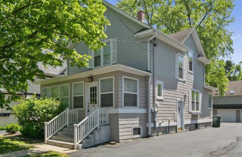 Spacious Home in DT Libertyville Near Naval Base - Foto 23