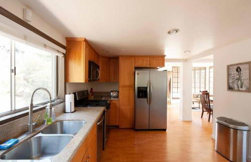 30 PCT OFF! Malibu Serene Cottage with King Bed, Beach, BBQ - Foto 13