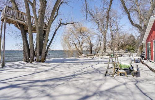 Waterfront Forest Lake Studio with Shared Dock! - Foto 22