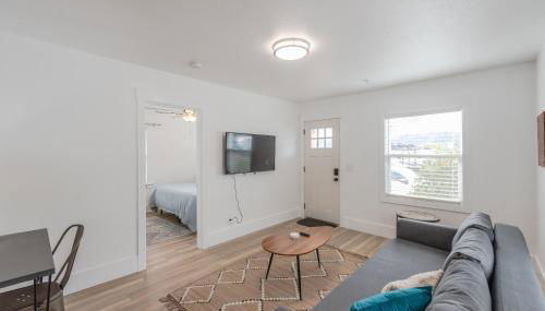 #StayinMyDistrict Coos Bay Goldfinch Cottage - Foto 3