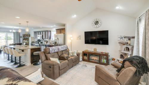 1 Mi to Colonial Beach Boardwalk Home with Fire Pit - Foto 3