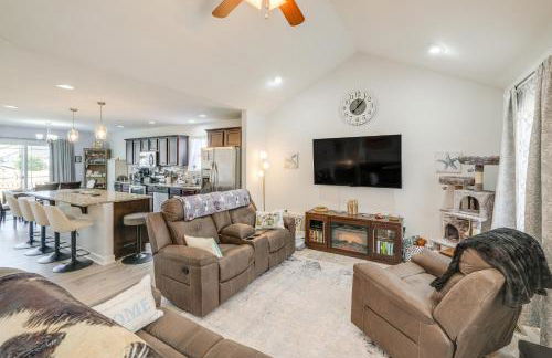 1 Mi to Colonial Beach Boardwalk Home with Fire Pit - Foto 3