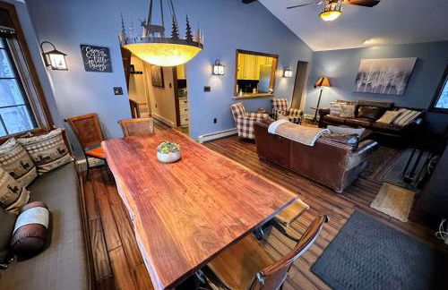 FC17 Stylishly renovated Forest Cottage walk to ski trails wifi cable ping pong AC - Foto 10