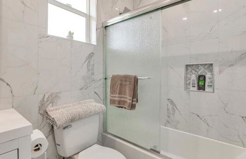 2 Mi to Downtown Escondido Apt with Balconies - Foto 17