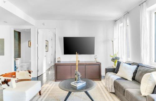 Elegant Midtown Retreat, City Views, Steps to Times Square - Foto 16