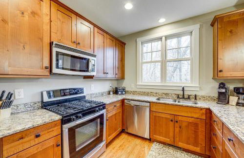 4 Mi to Bear Creek Lake! Serene Escape with Deck - Foto 10