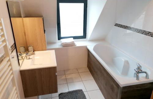 Maison de charme à Sainte-Geneviève-lès-Gasny avec jardin paisible - Foto 10