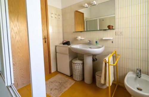 GuestHost - Visogliano Roomy Apt w Terrace near the Station - Foto 17