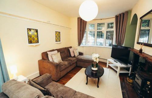 Huge 4 Bed Family Home in Derbyshire with Parking - Foto 27