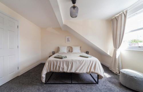 Arte Stays Serviced Houses Stratford - 3 Bedrooms 2 Bathrooms Houses London, Stratford, Maryland, Free Parking, Garden, Weekly or Monthly Stays - up to 8 guests - Foto 48