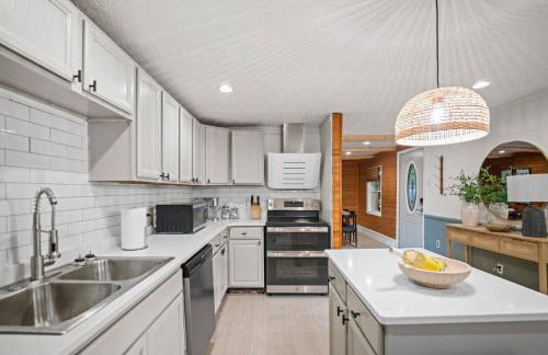 10min to NRG | Hot tub | Sauna | Firepit | 4br 3ba - Foto 7