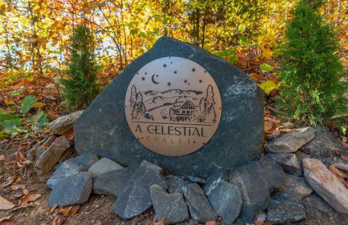 A Celestial Chalet Pets, Hot Tub & Mountain View - Photo 12