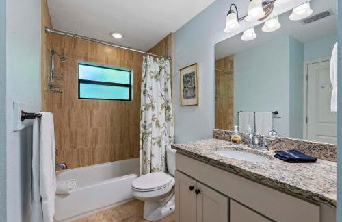 Le Monaco - Romantic 1 BR Condo Steps from 5th Ave S. Chic Coastal Retreat with King Bed and Beach Access. Perfect Location for Couples Near Dining, Shopping, and Naples Beach - Foto 20