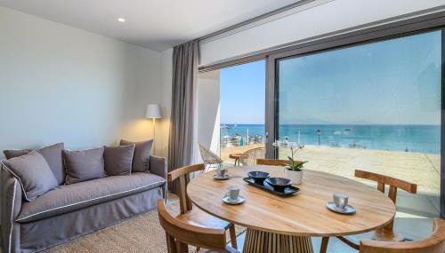 NOA BEACHFRONT SUITES - Foto 1