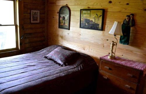 Stately Log Cabin with a Pool for a Group Getaway near Chickamauga, Georgia - Foto 17