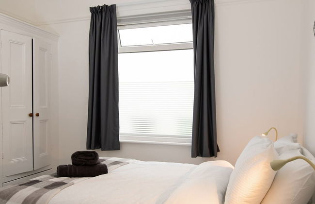 Beautiful Beachfront House wth Balcony Sea Views - Foto 16