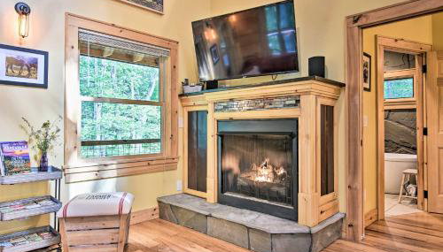 Romantic Asheville Area Cabin with Deck and Hot Tub! - Foto 5