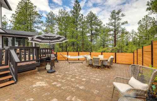 Wraparound Deck and Poker Room Cabin in Munds Park - Foto 27