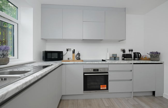 St Martins House Luxury Apts. Ruislip - Photo 22