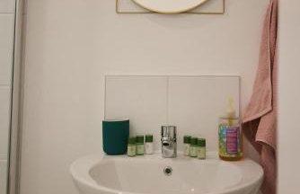 A stunning And Slick Escape - Photo 22