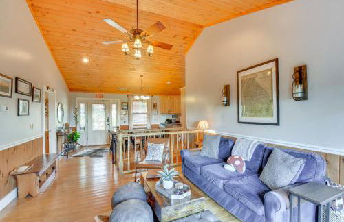 Lakemont Mountain Cabin with Game Room and Hot Tub! - Foto 7