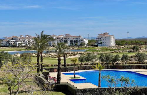 Stunning apartment with a beautiful pool/lake view - Foto 3