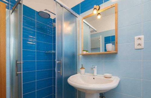 5-Bed Villa with Pool, Jacuzzi & Padel Court - Foto 15