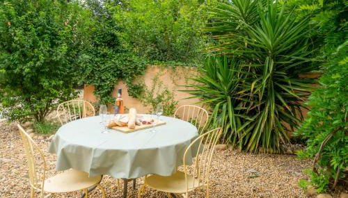 5 Family Apartments with Pool & Large Garden in Historic Pézenas Convent - Foto 3, Garden