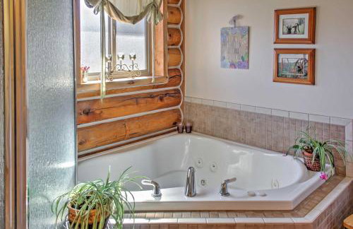 Rustic Cabin with Decks, Alpine Views and Pool Table! - Foto 14