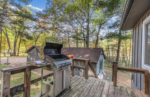 Renovated Lake Cabin with Fire Pit and Kayaks - Photo 41