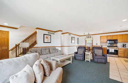 Spacious 4BR Lakefront Cottage - Perfect for Groups - Foto 7
