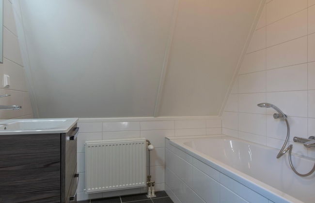 Restyled House With Three Bathrooms, Breda at 10km - Photo 10