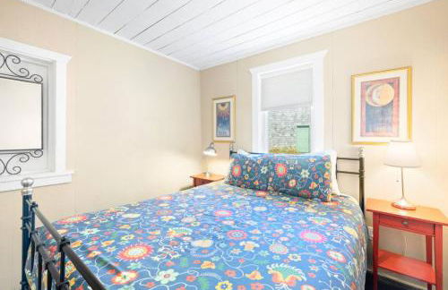 Historic Oceanside Cabin with Peek-a-boo views dog friendly - Foto 24