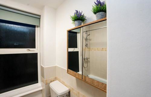Comfy 4 Bed House near Notts City Centre - FREE Parking - Foto 55