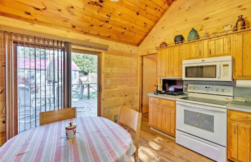 Bolton Landing Cottage with Deck, Walk to Beach! - Foto 7