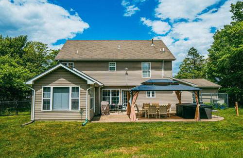 Gorgeous Cozy 5 Bedroom House with Hottub,Lake,Pool - Foto 3